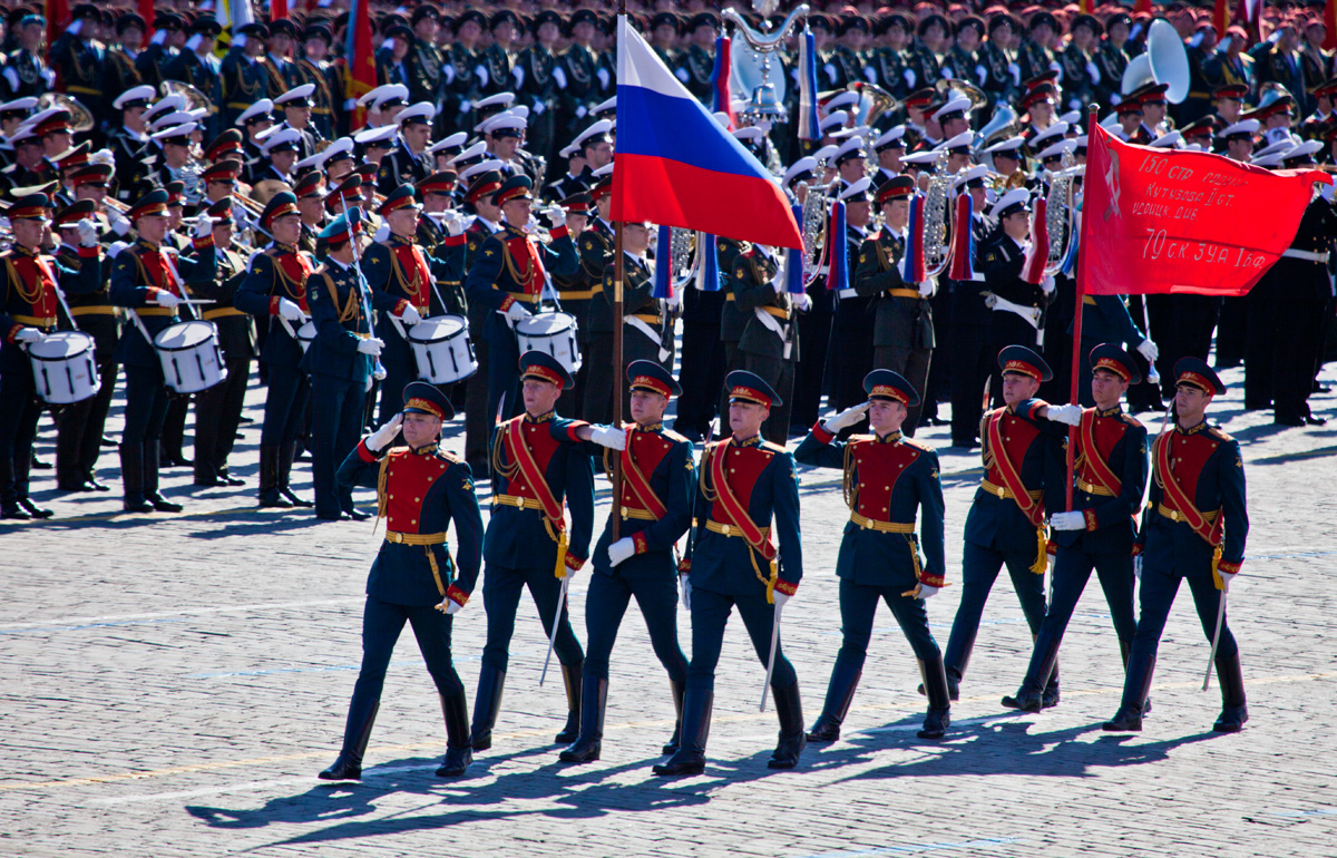 Внос знамени в зал